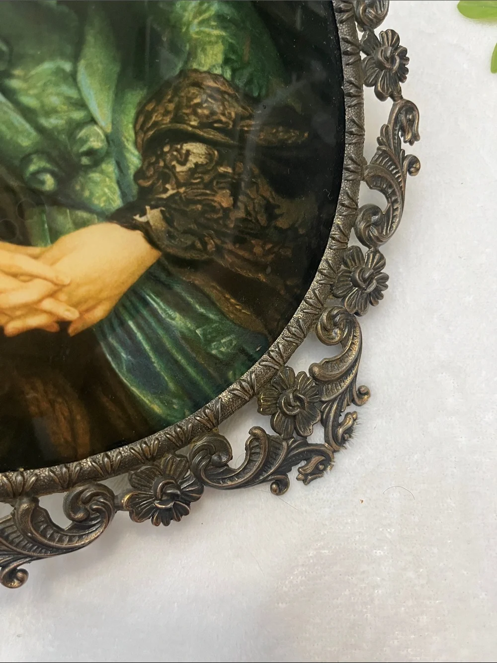 Vintage Ornate Bubble Glass Frame with “The Artists Sister”